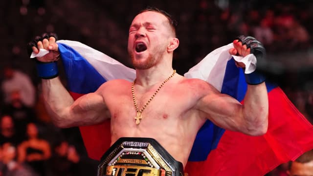 Русский боец стал чемпионом мира в легком весе по боксу