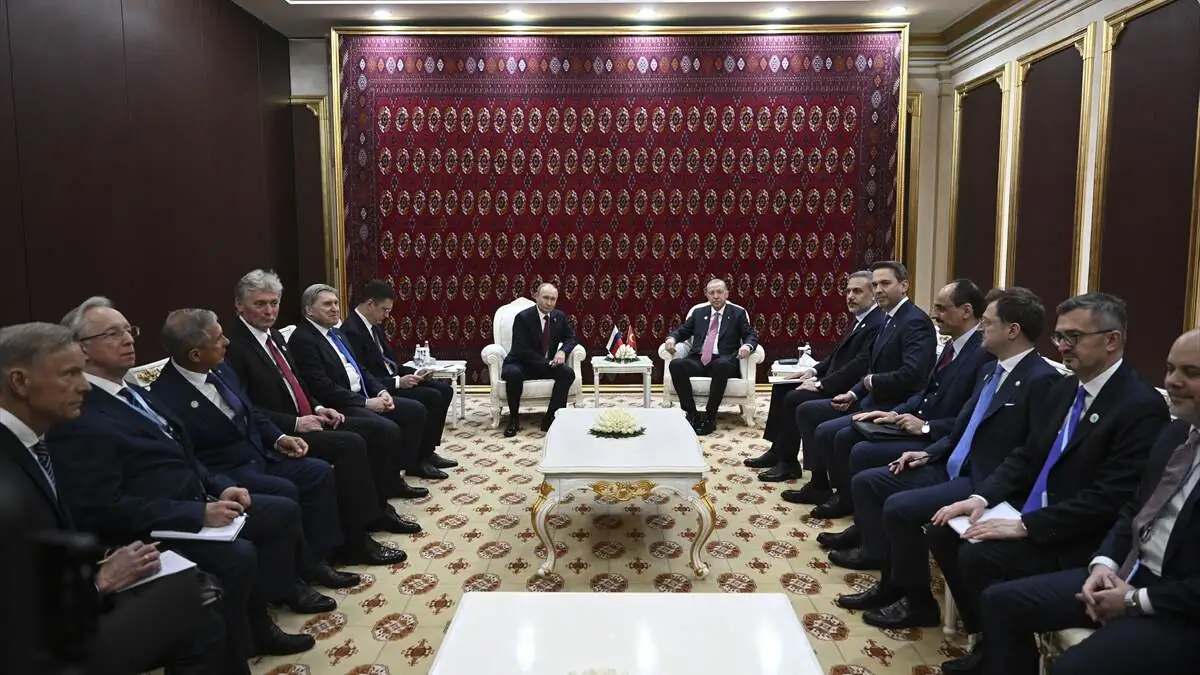 Путин и Эрдоган встретились в Туркменистане.